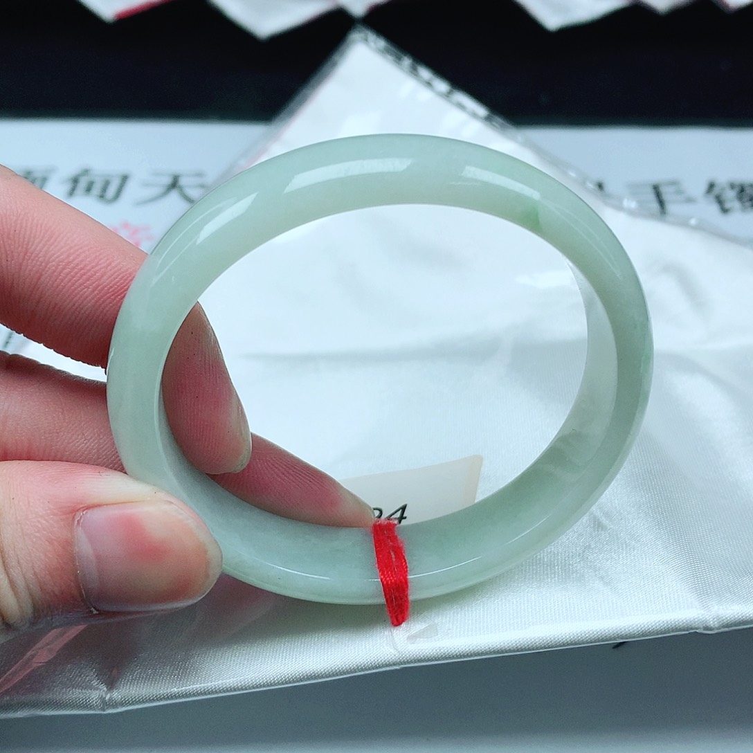 翡翠手镯未镶嵌圈53贵