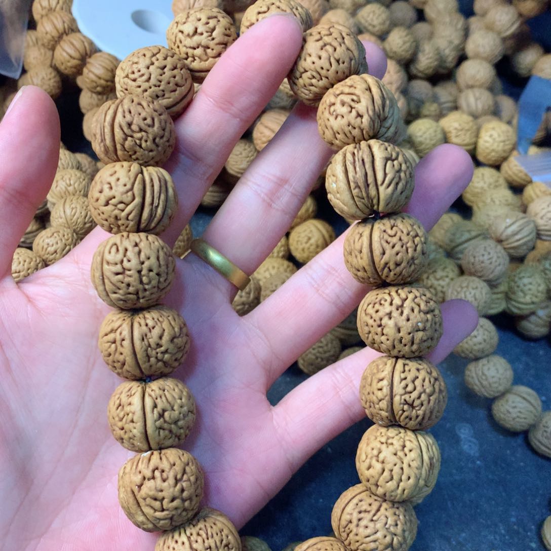 吊坠桃核?****桃核苹果，打底