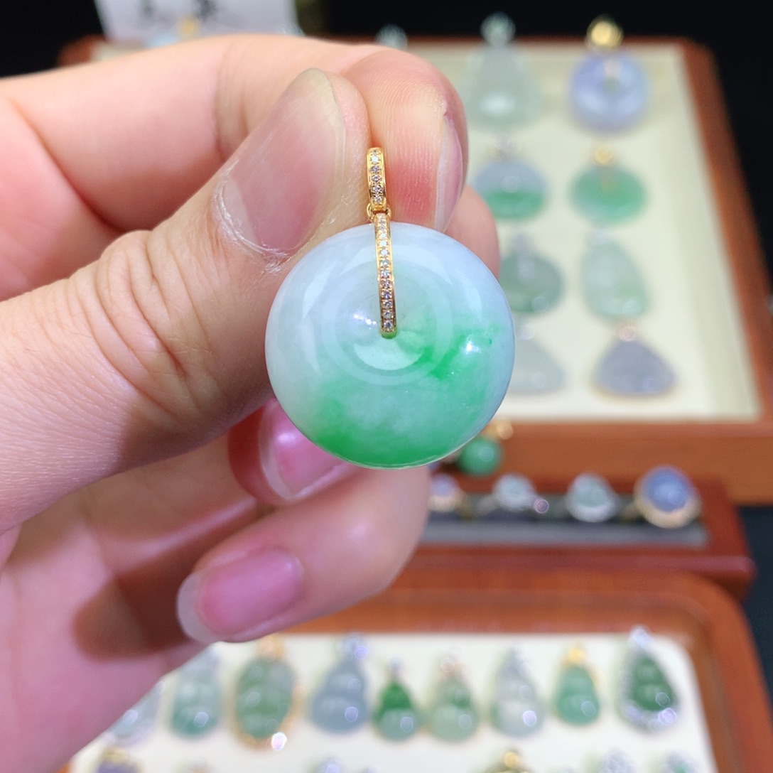 翡翠颈饰18K金镶嵌天然a货翡翠吊坠