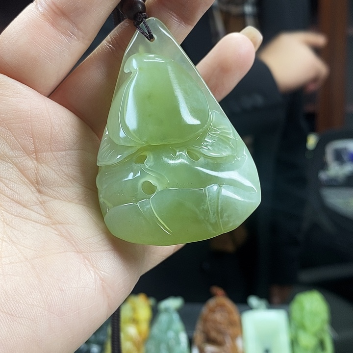 蛇纹石玉吊坠未镶嵌