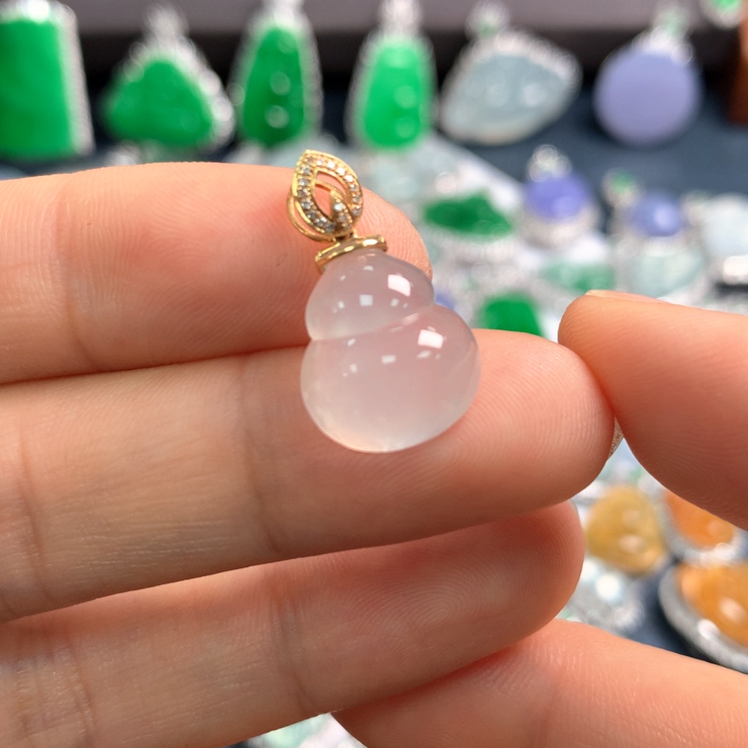 翡翠18K金镶嵌颈饰葫芦