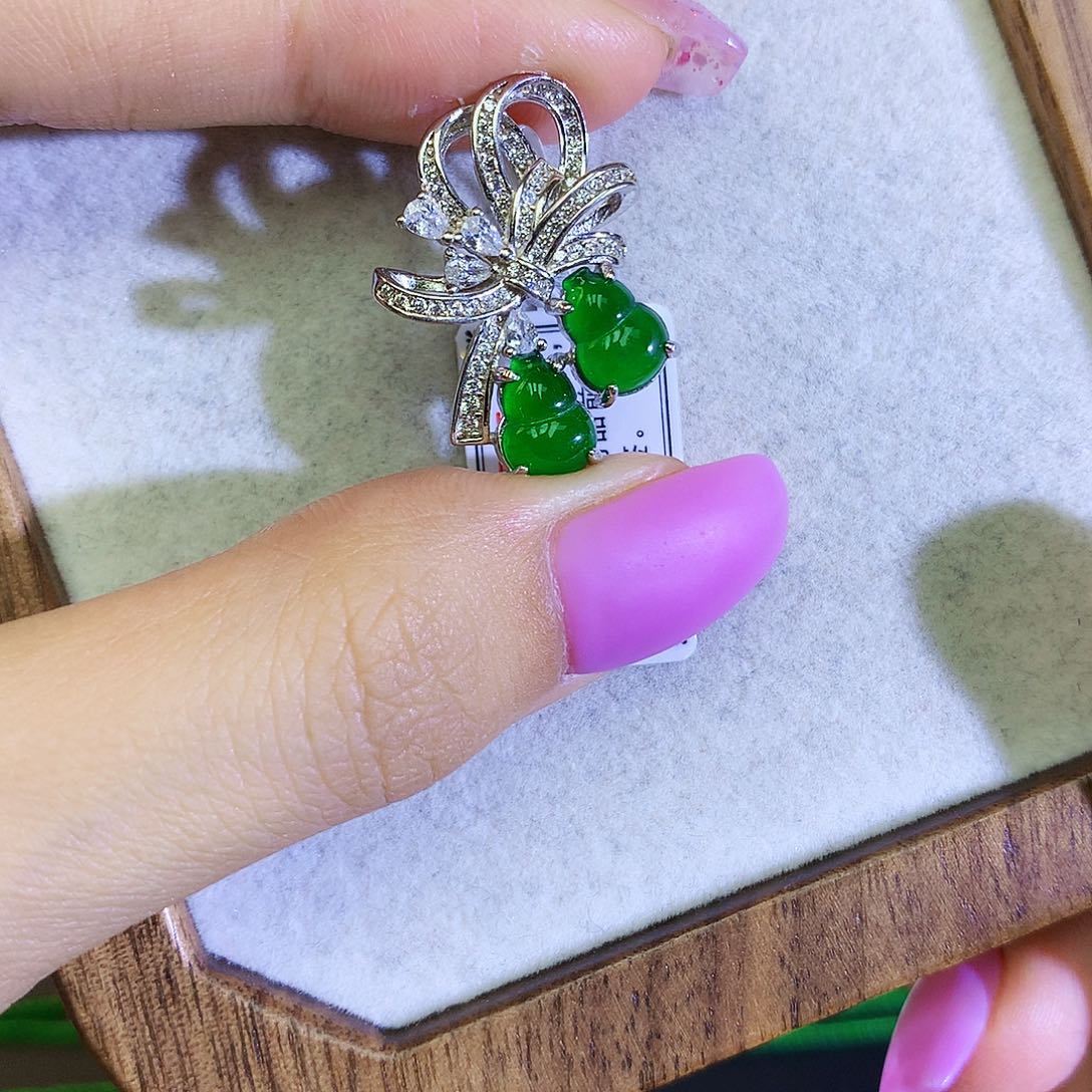 翡翠颈饰银S925镶嵌天然翡翠葫芦吊坠