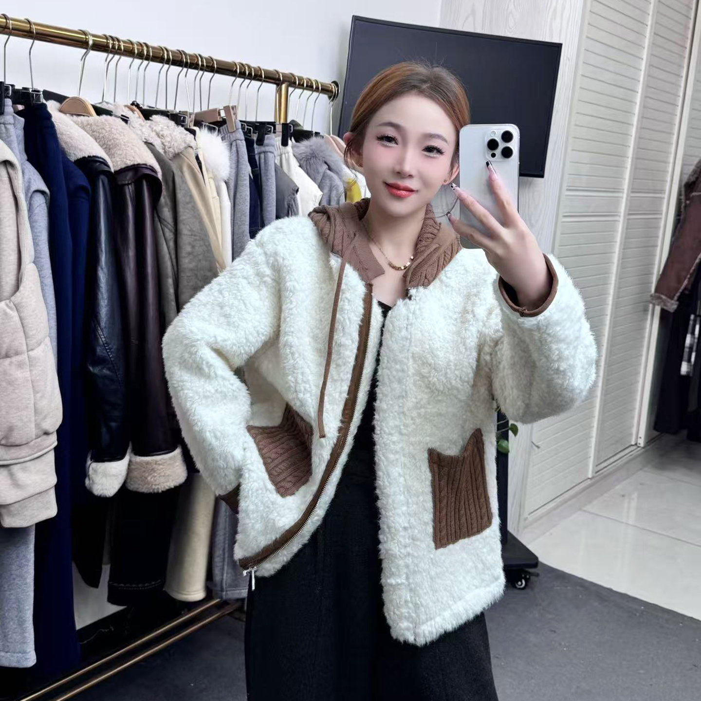 针织连帽羊羔毛外套女冬新品2025小个子减龄加厚保暖皮毛一体上衣