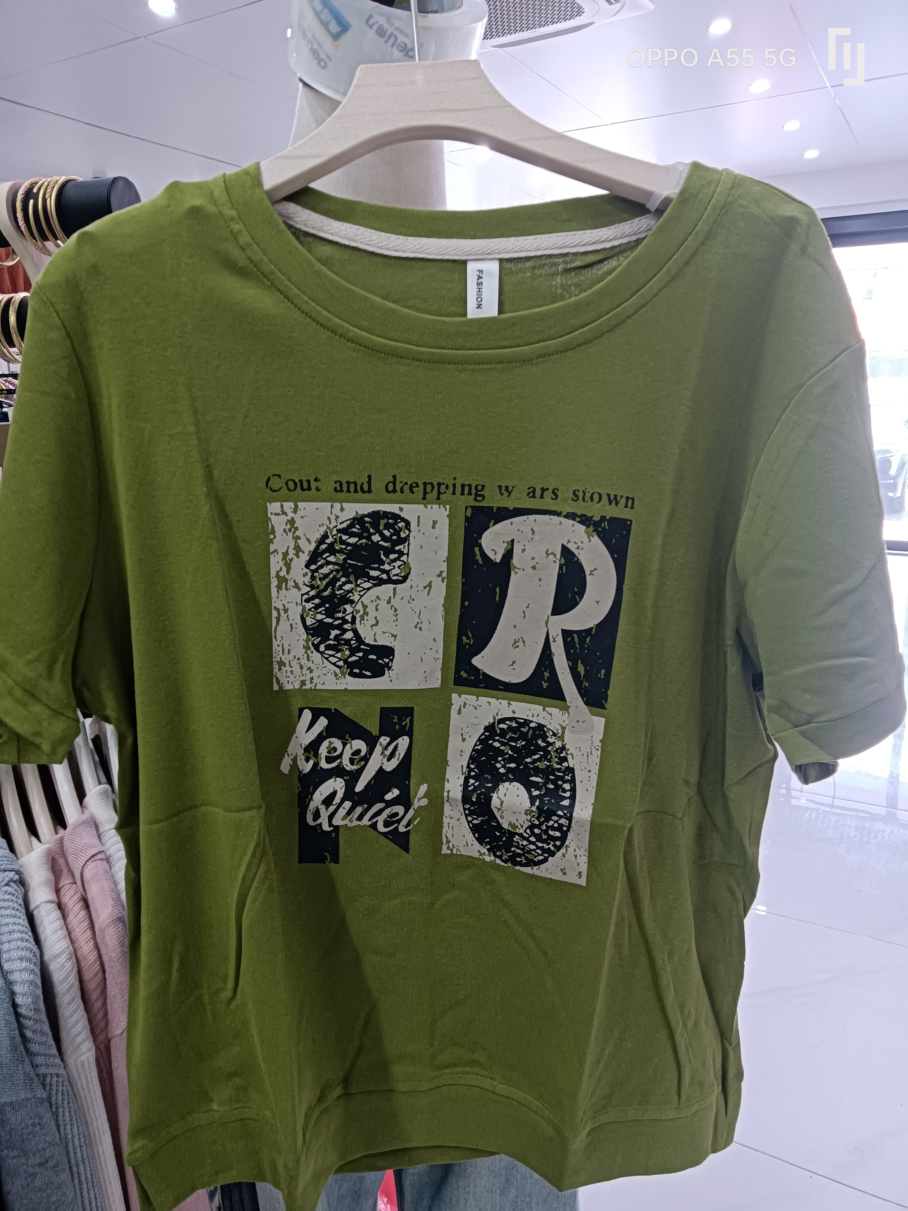 良玉推荐圆领字母短袖
