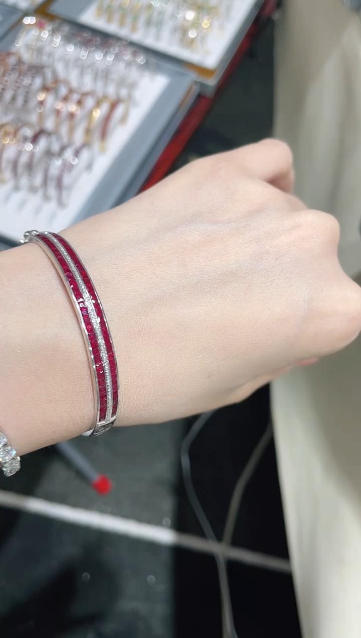 18K金镶嵌天然红宝石手镯双排无边镶嵌款