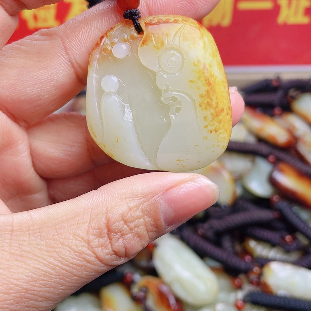 和田玉颈饰未镶嵌