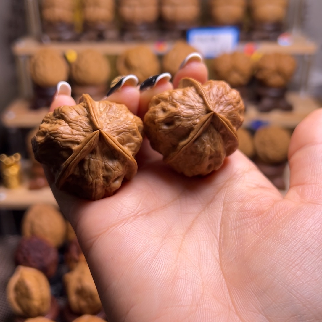 把件桃核平底蟾三棱H22