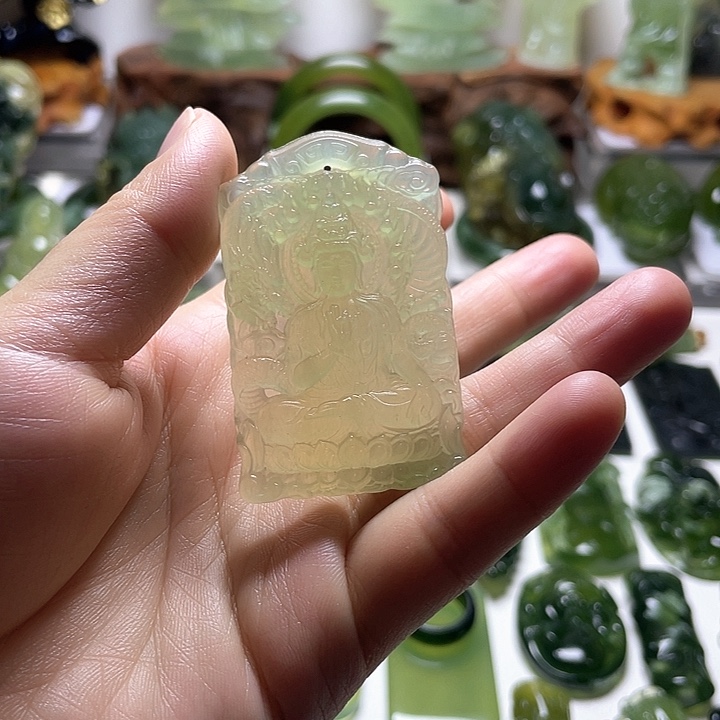 蛇纹石玉颈饰未镶嵌