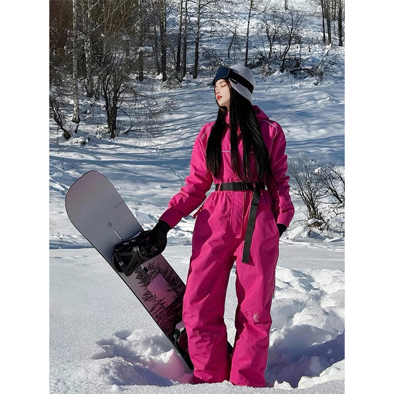 KSKM玫红色连体滑雪服女2025秋冬新款户外超好看保暖御寒滑雪穿搭