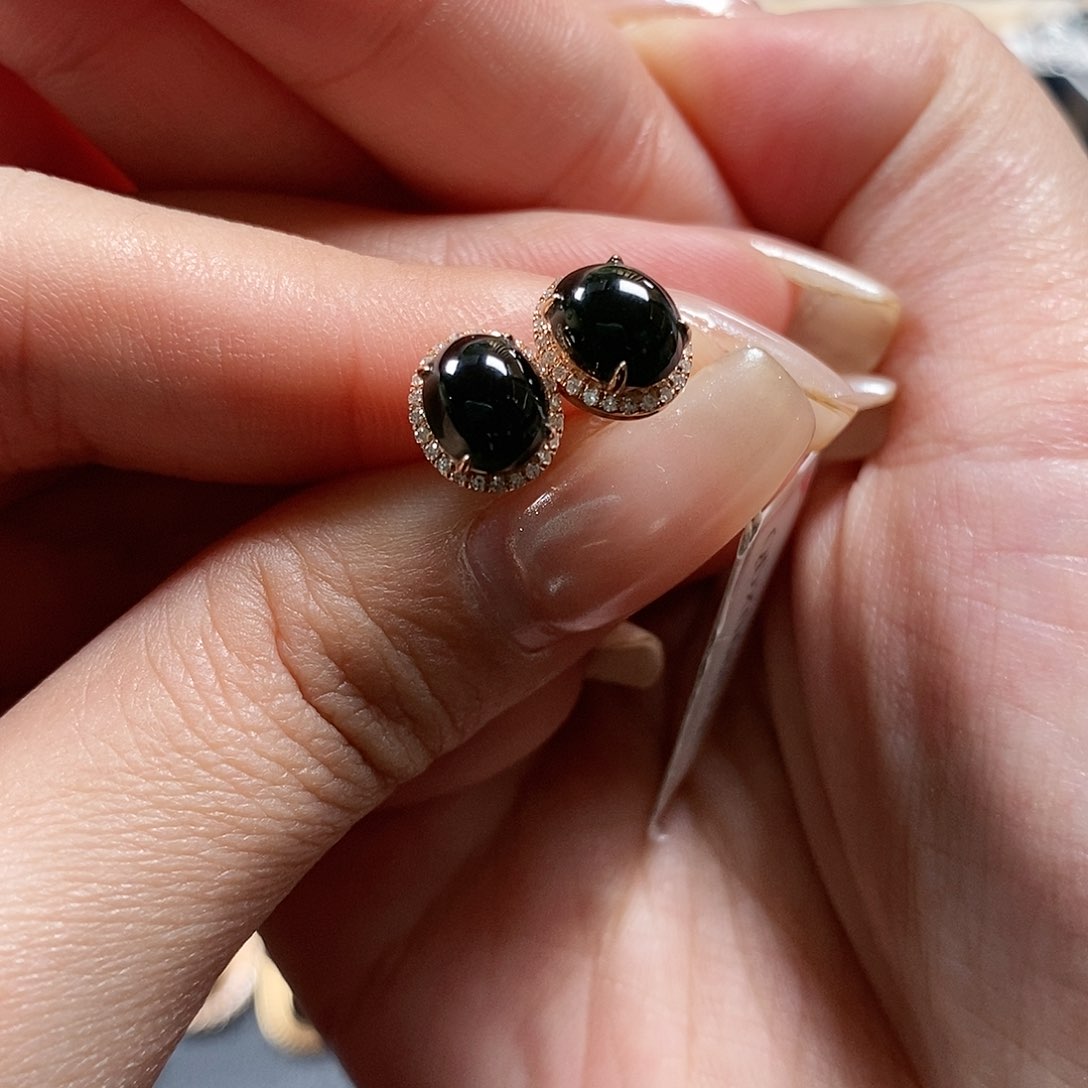 翡翠颈饰18K金镶嵌     1。  