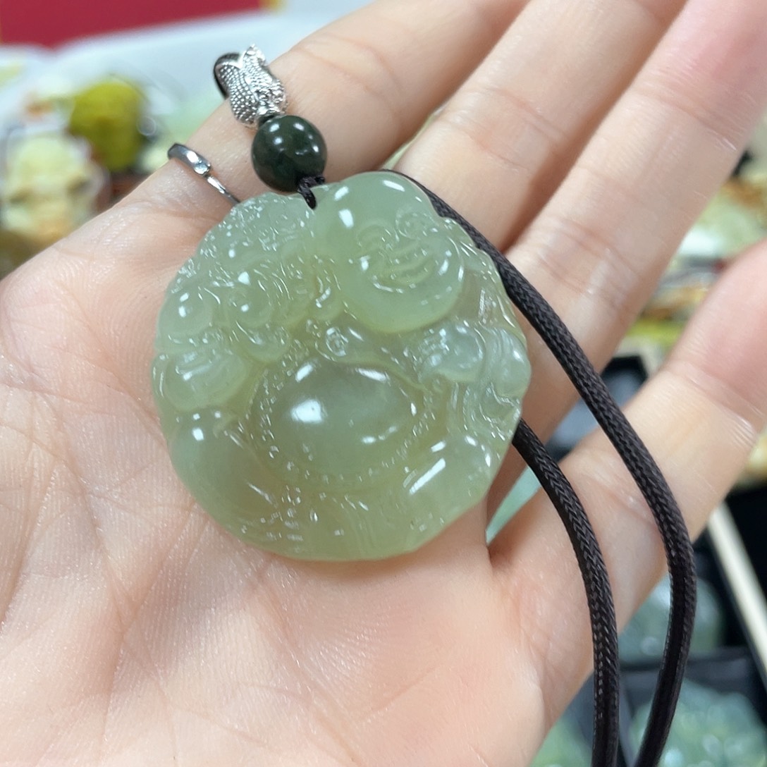 蛇纹石玉颈饰未镶嵌