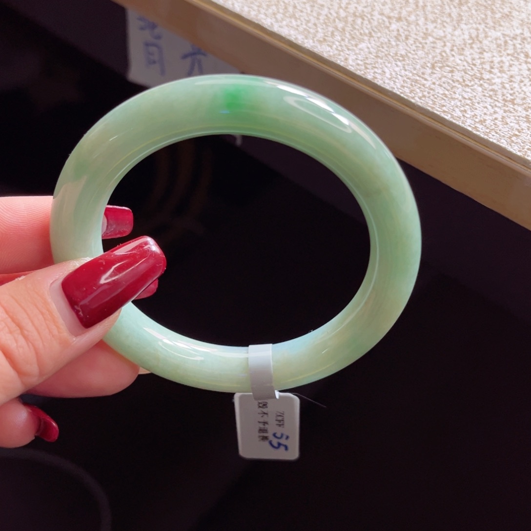 翡翠手镯未镶嵌手镯