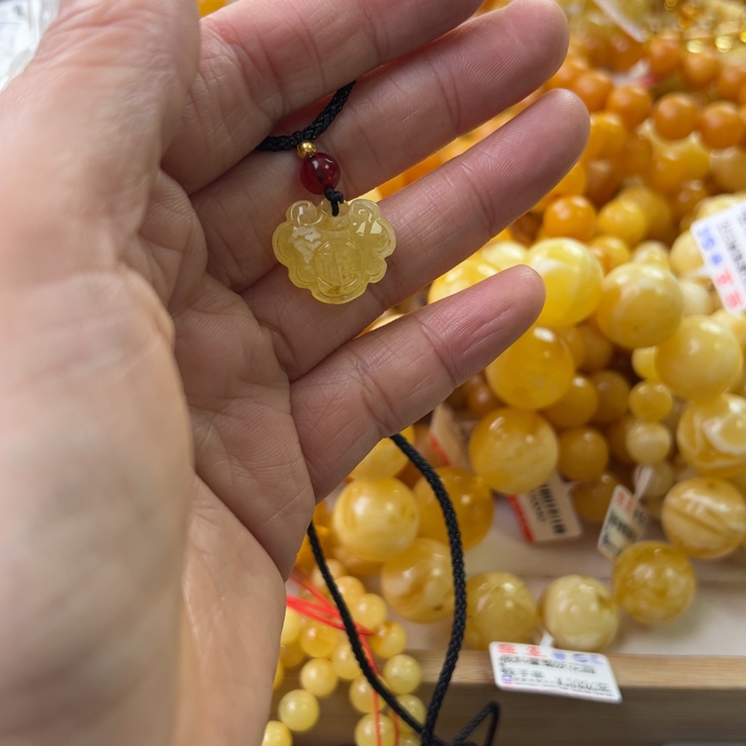 琥珀珠宝奇石未镶嵌