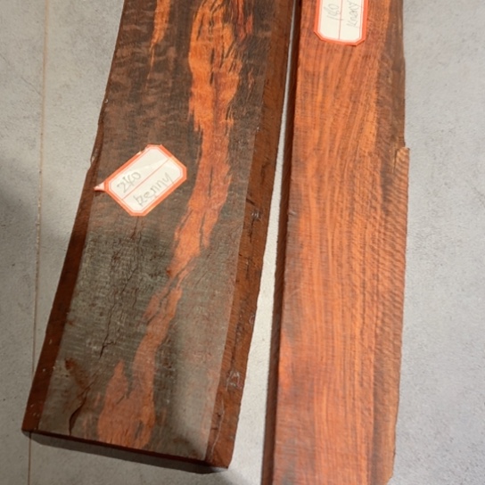 檀香紫檀（小叶紫檀）边角料两块