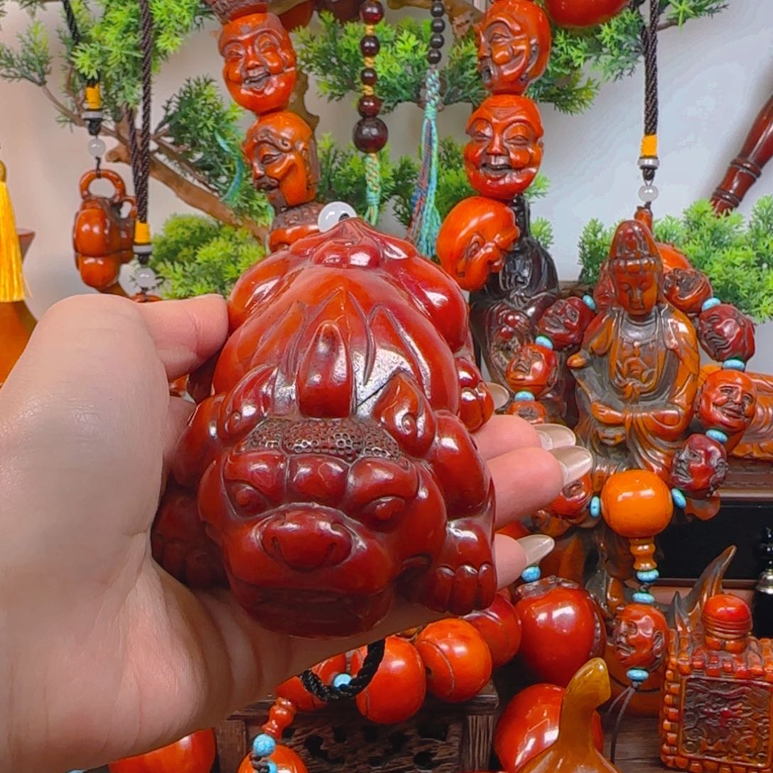 琥珀裸石未镶嵌貔貅