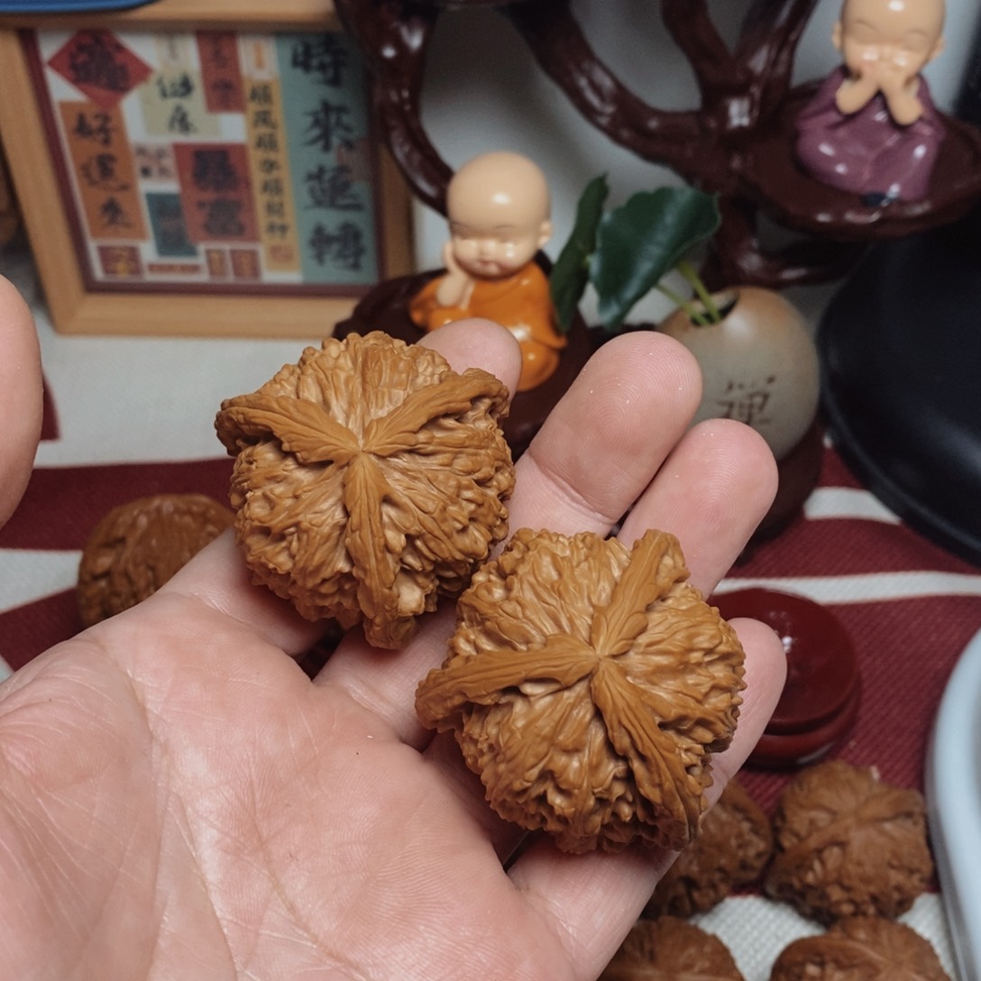 文玩核桃把件三棱 500