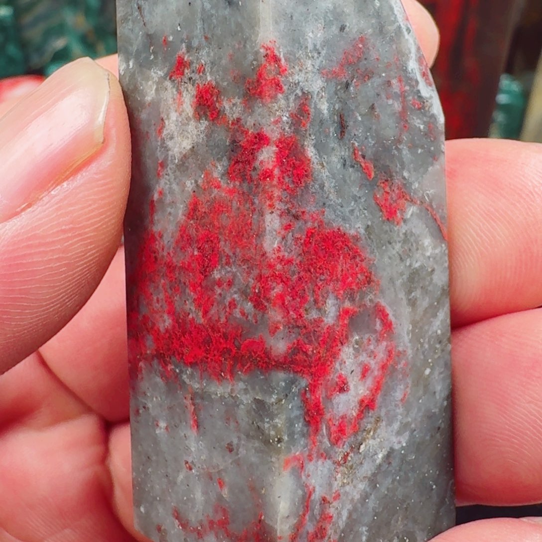 昌化鸡血石牛角冻