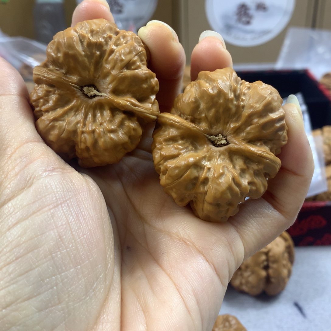 大*文玩核桃蛤蟆头40