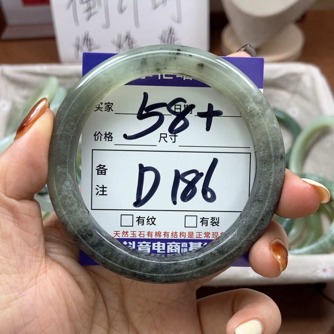 岫玉手镯手镯未镶嵌