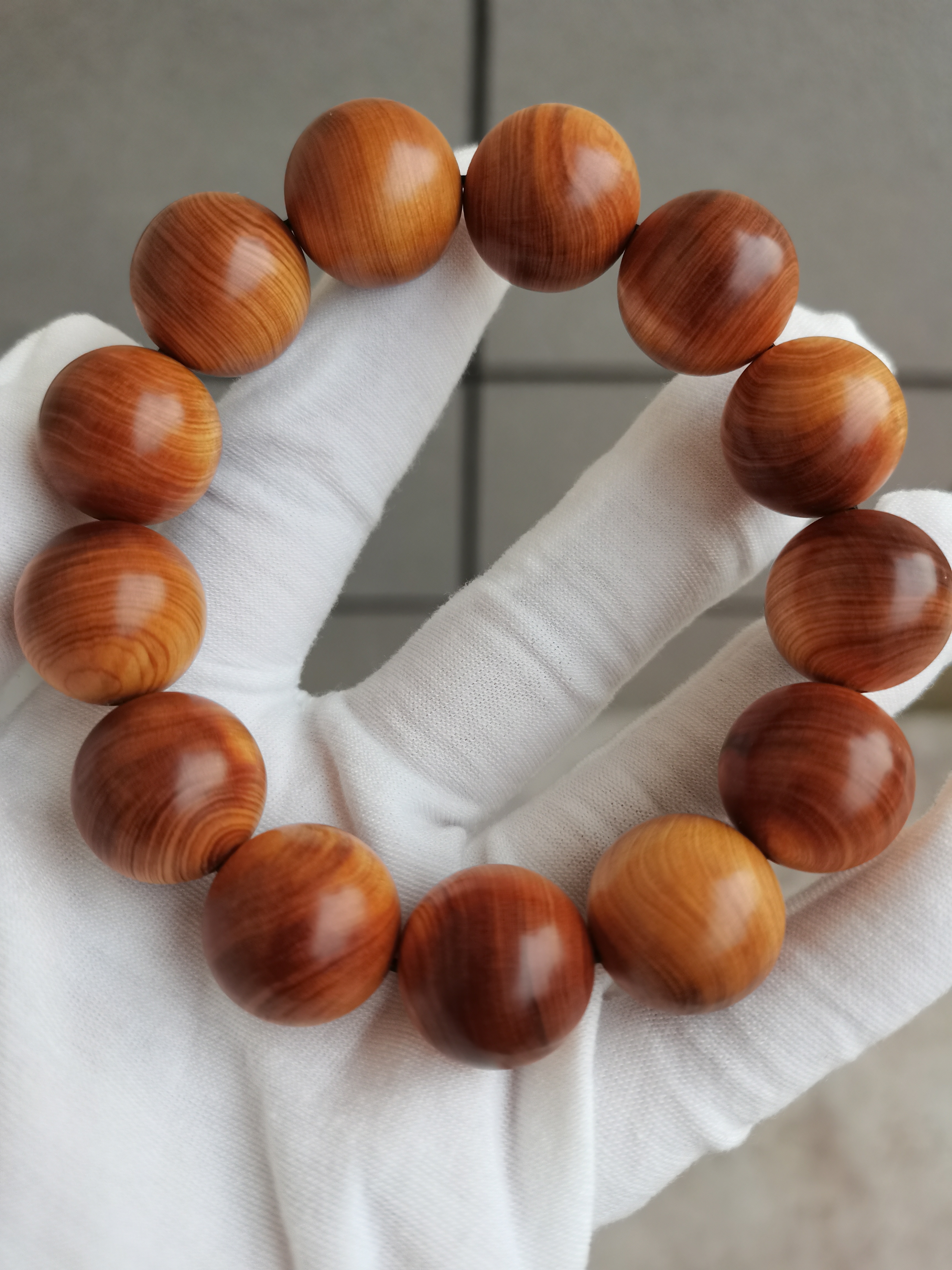 崖柏1.8陈化骨料黑油盘丝纹手串！料质细腻丝滑手感好香味浓郁独特