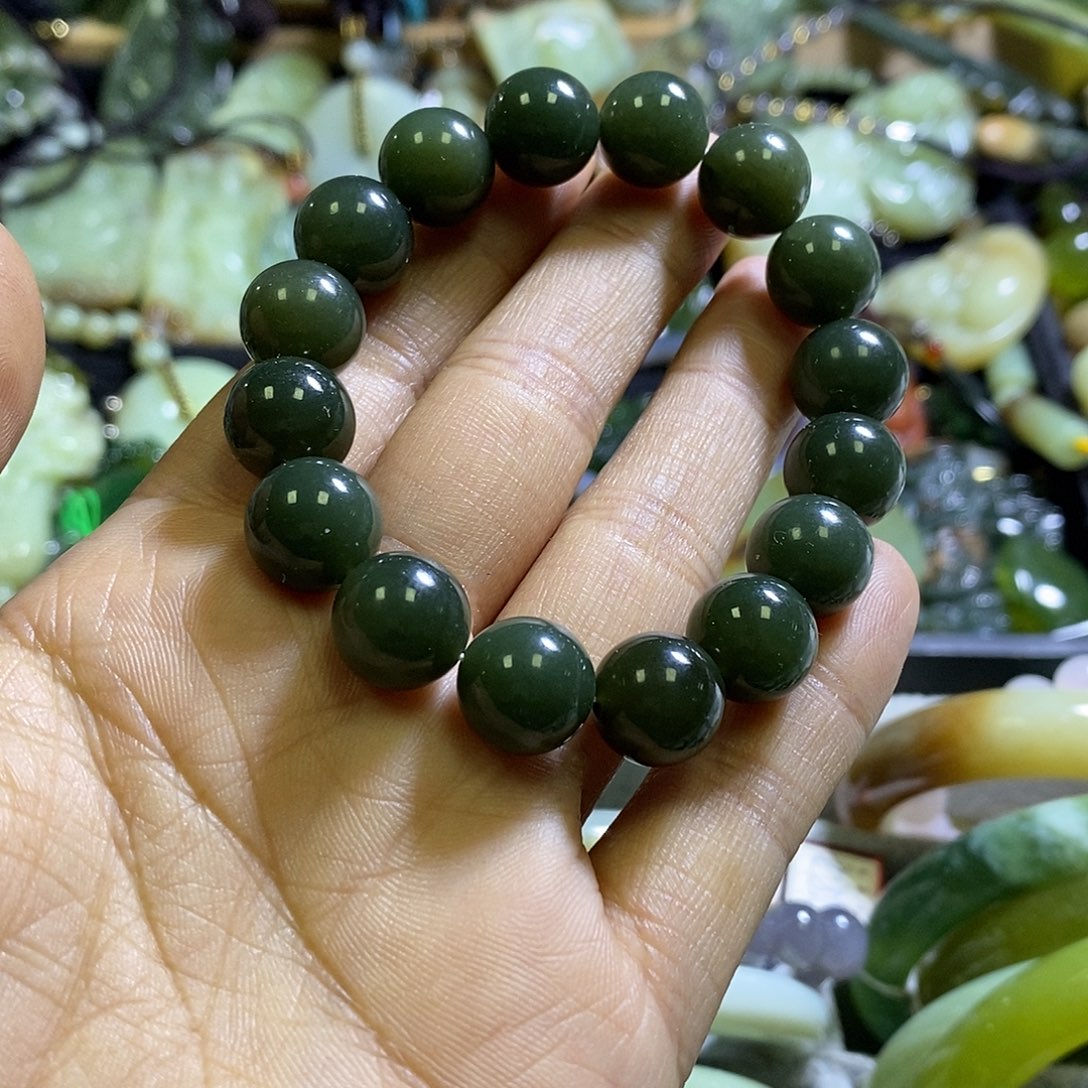 和田玉未镶嵌手链一个