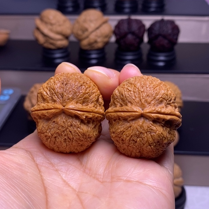 文玩核桃把件鱼子纹绣球80