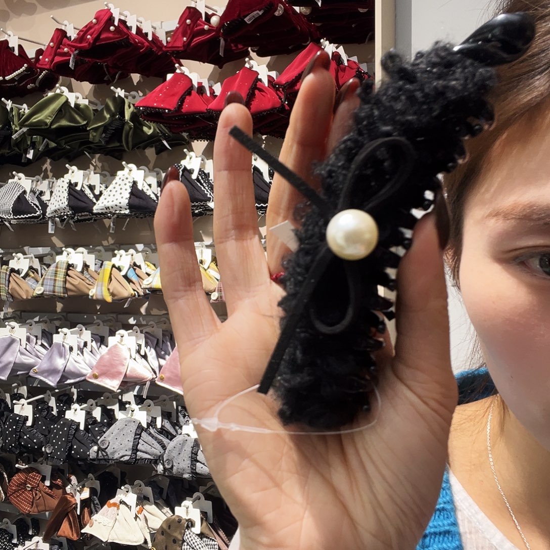 布艺非金属黑色香蕉夹