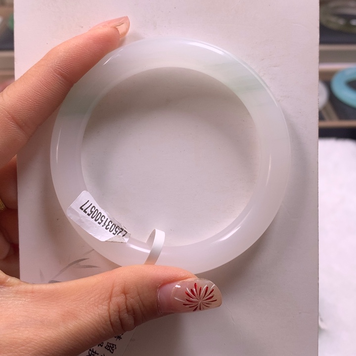 石英质玉未镶嵌手镯兔****爱