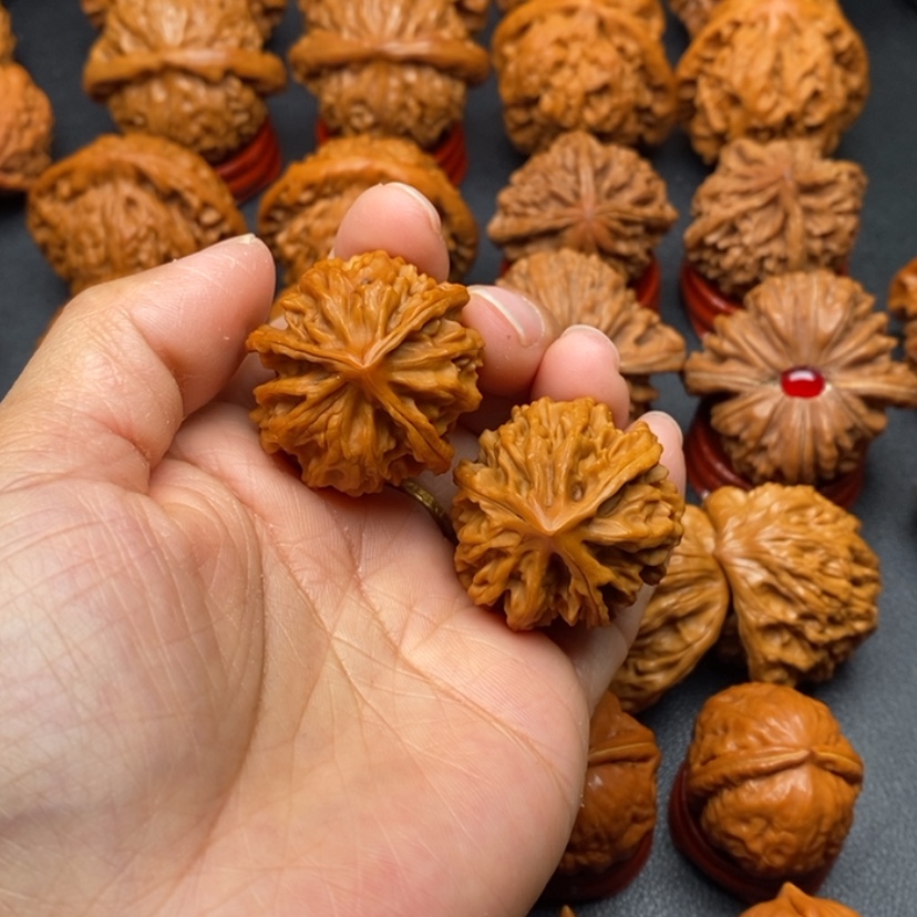 【闪购商品】文玩核桃把件三棱