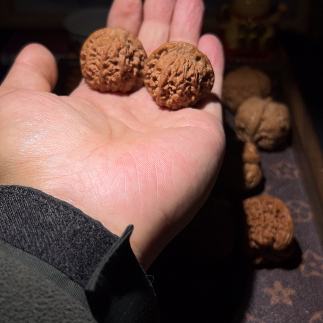 一***啦瑞金文玩核桃百花山满天星