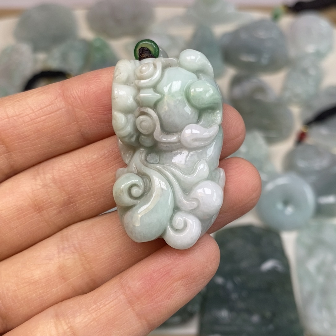 翡翠颈饰未镶嵌貔貅