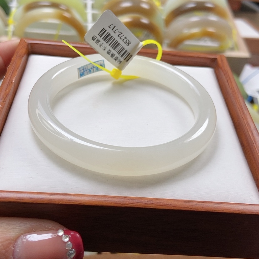 【闪购商品】和田玉手镯未镶嵌55.9