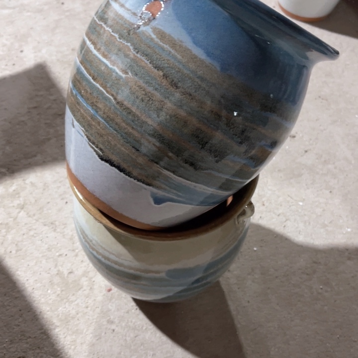 紫砂口径18高度20两只瑕疵