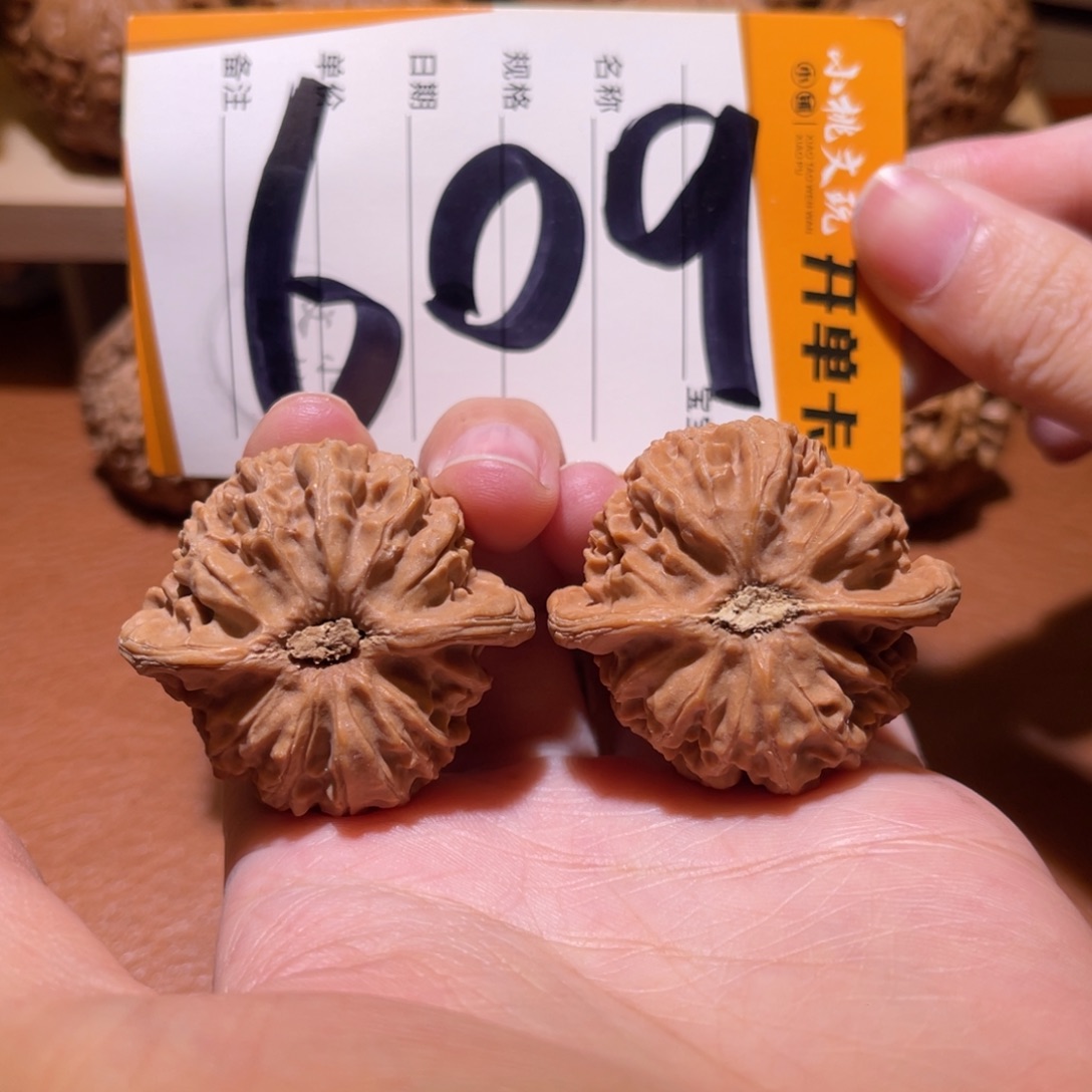X***W文玩核桃把件全品39宫灯。白茬