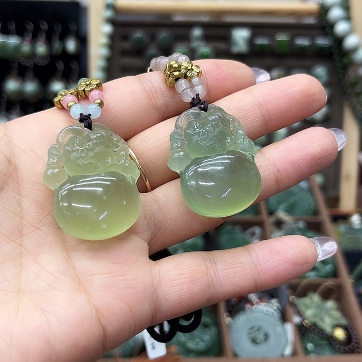 未镶嵌蛇纹石玉颈饰
