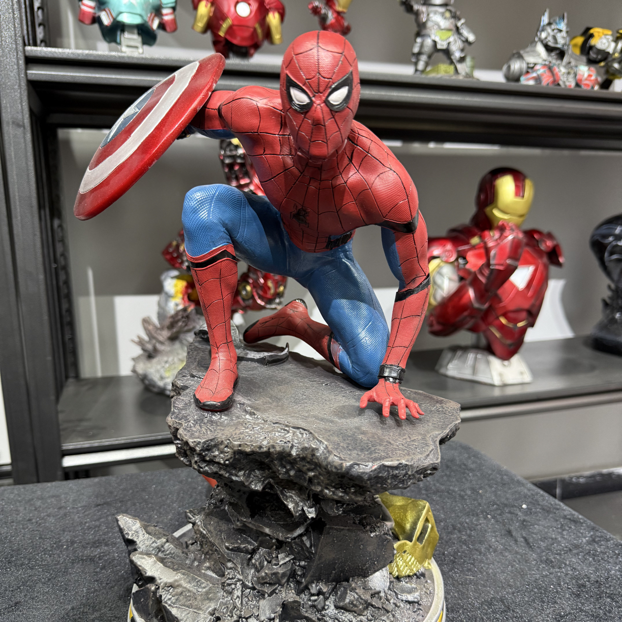 高品质盾牌蹲姿内战蜘蛛侠