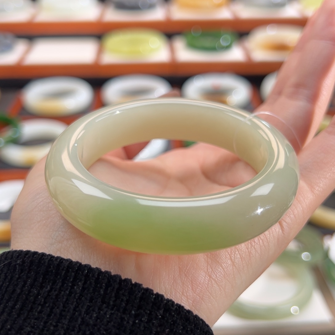 和田玉（翠青玉）手镯未镶嵌