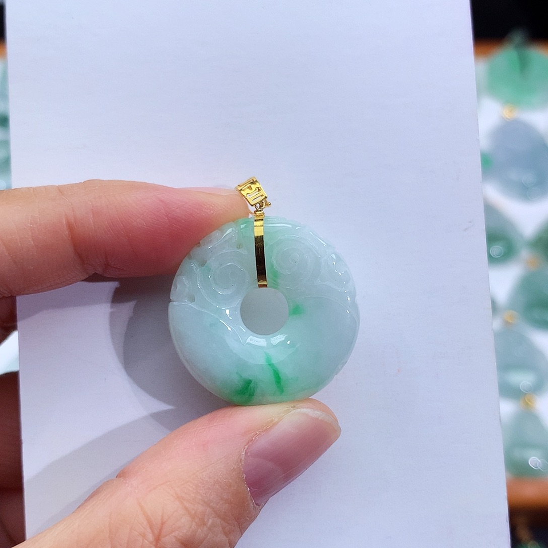 翡翠18K金镶嵌颈饰翡翠吊坠