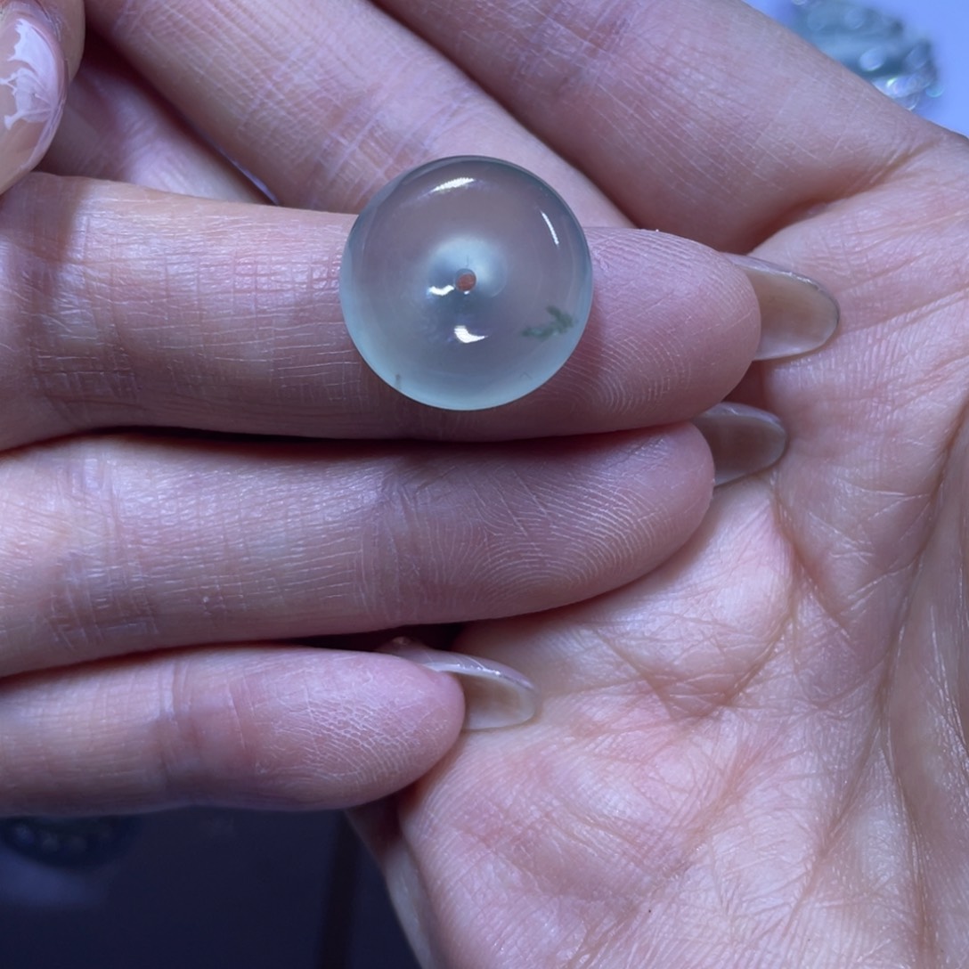 翡翠颈饰未镶嵌平安扣