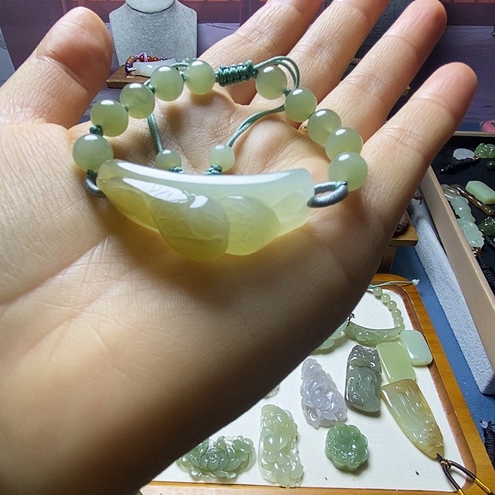 莆***姐和田玉未镶嵌手链