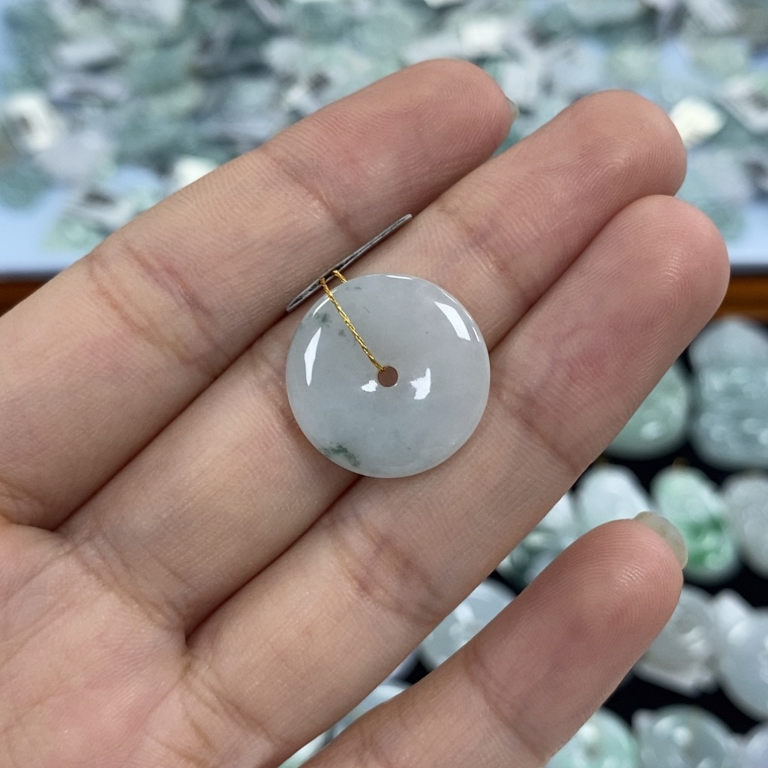 颈饰未镶嵌翡翠平安扣