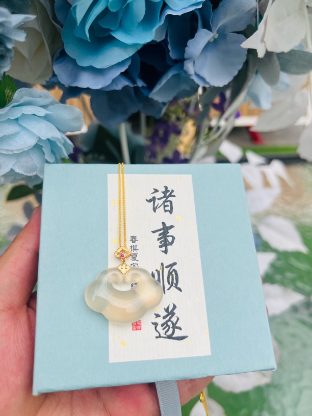 纯天然冰种玛瑙祥云锁925银镀金扣头配链吊坠女士项链