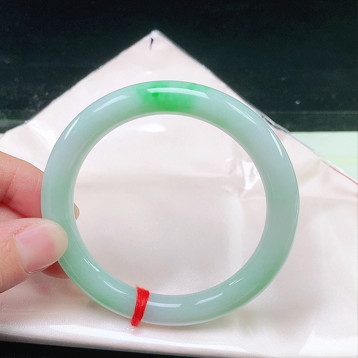 未镶嵌手镯（圆镯）翡翠57圈口