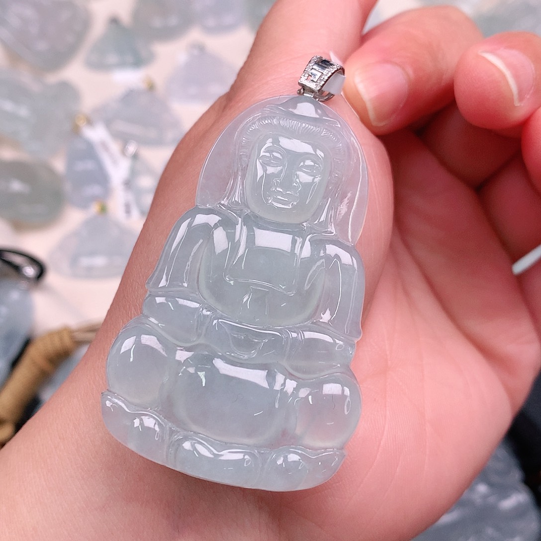 翡翠颈饰18K金镶嵌冰胶晴绿观音