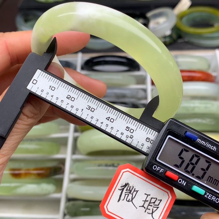 蛇纹石玉未镶嵌手镯682