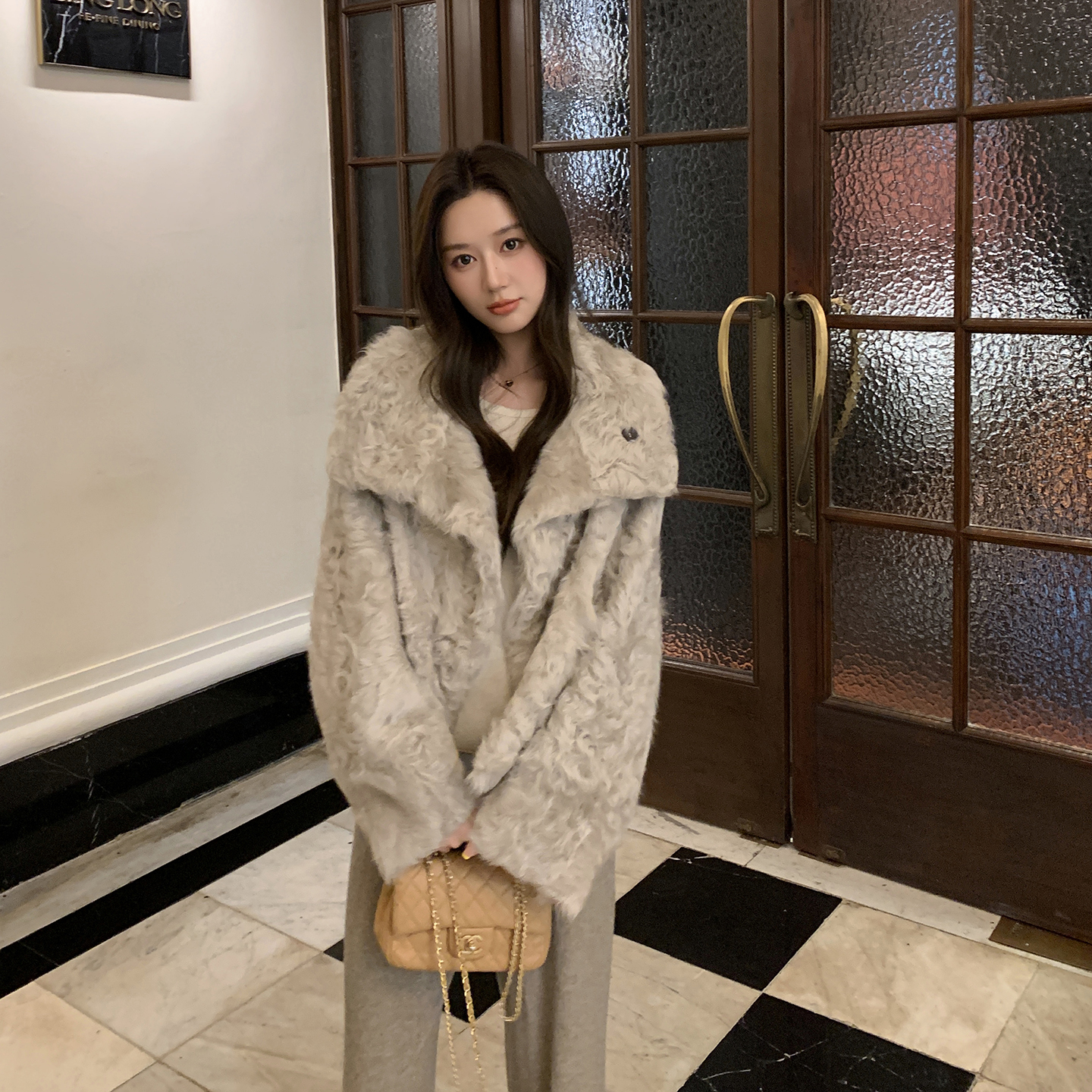 2025新款小湖羊皮毛一体外套女短款两面穿皮草胎羊羔皮“软黄金”