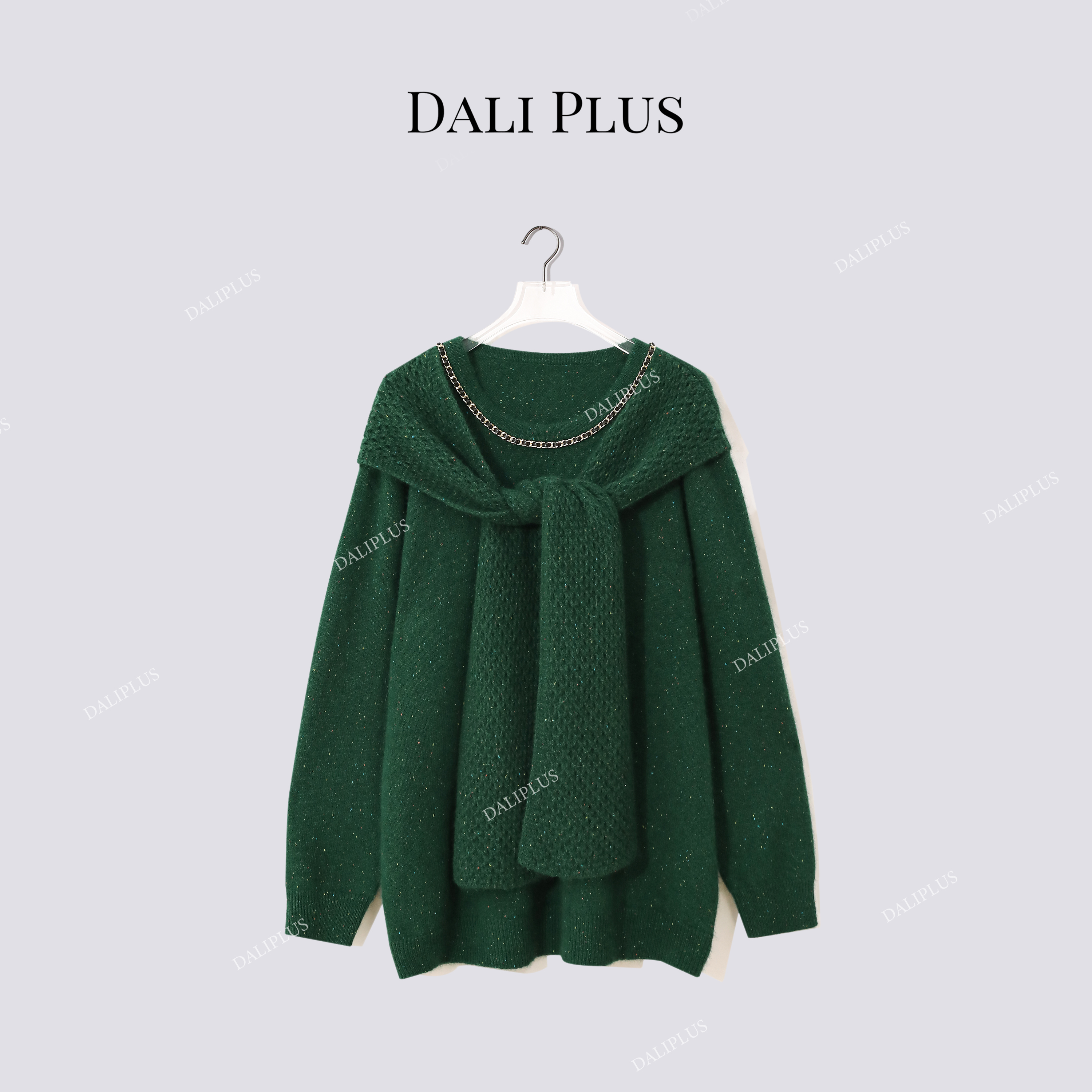 DALI PLUS“超显白浣熊绒祖母绿毛衣”围巾披肩+链条针织-D5CH5344