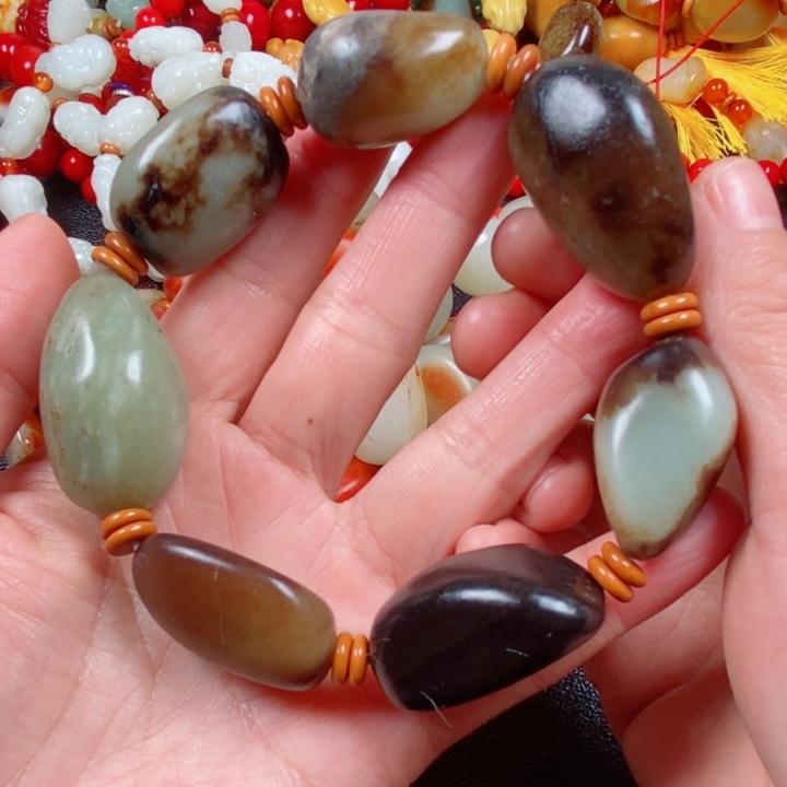 和田玉颈饰未镶嵌