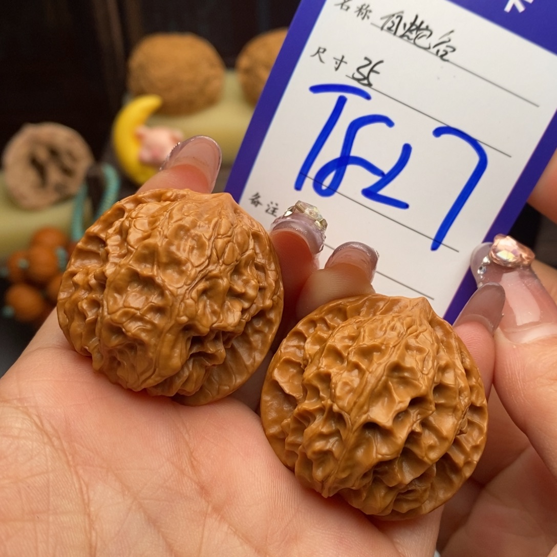 文玩核桃吊坠白蛇谷