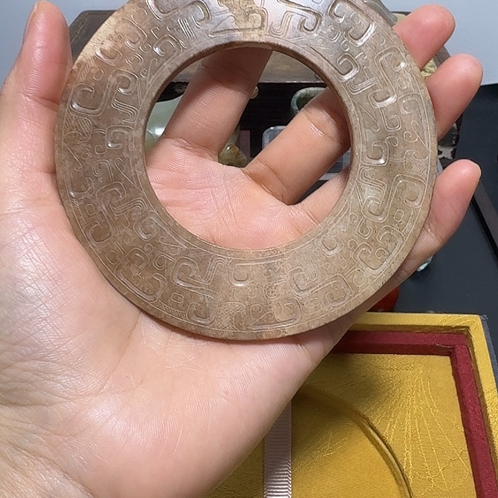 古***亨和田玉未镶嵌颈饰